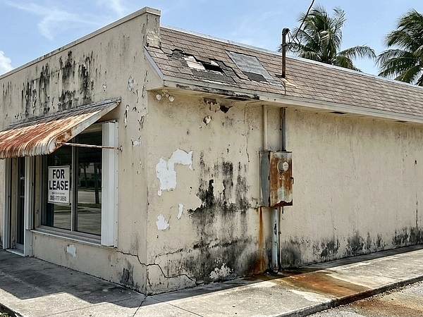 Signs Your Commercial Property in South Florida Needs Major Repairs